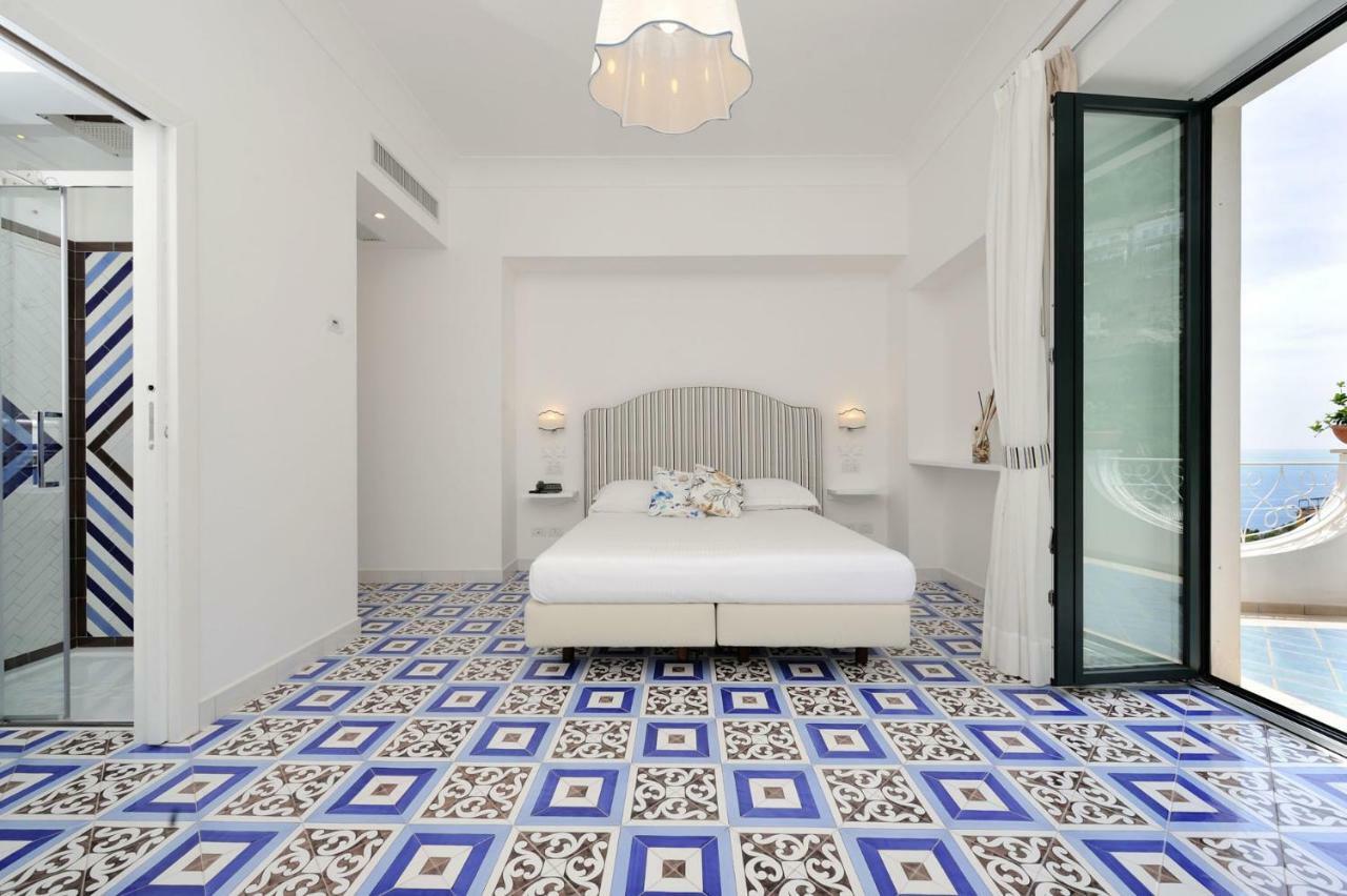 Suite with Sea View,859436045:JPEG